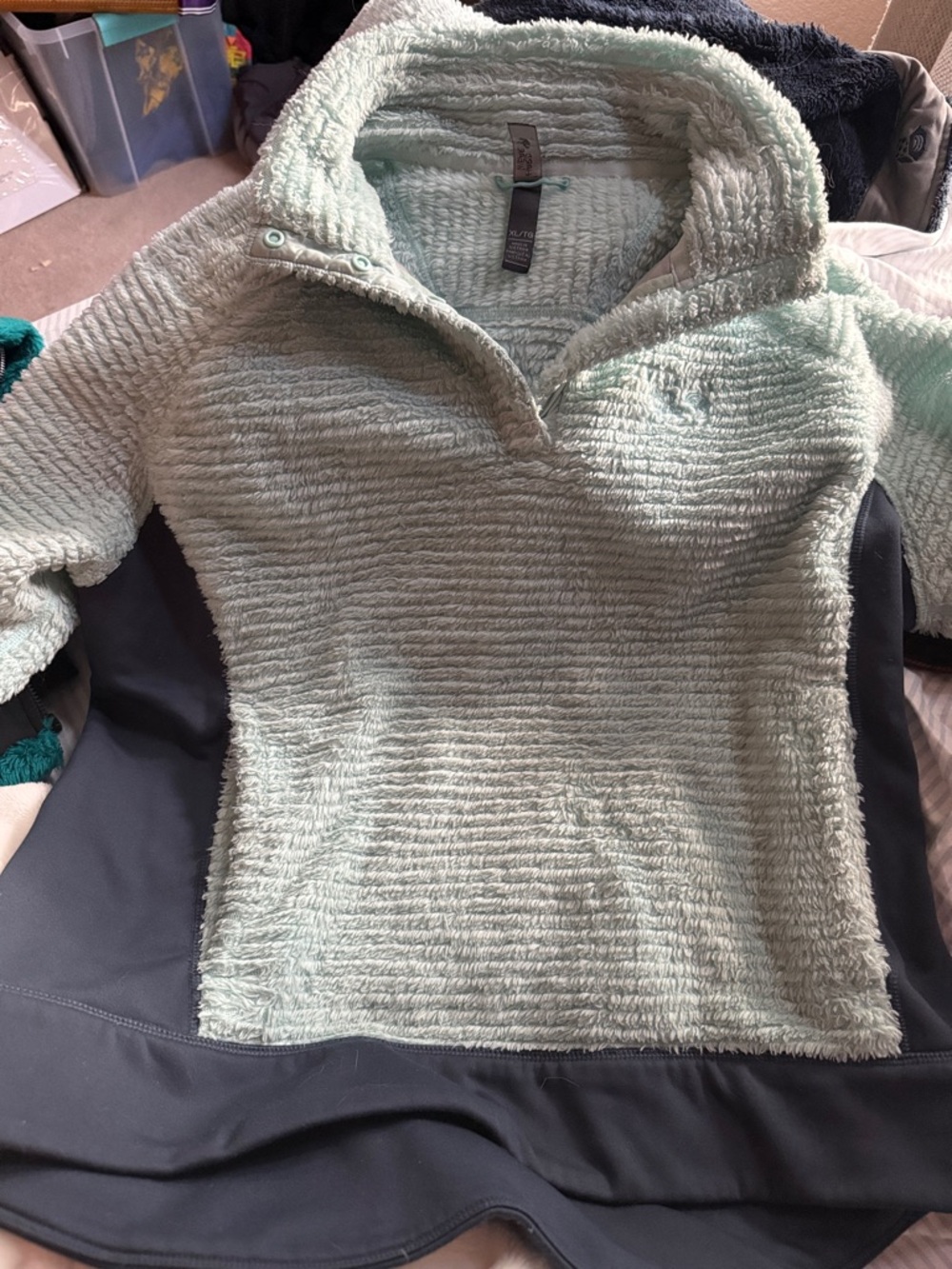 Mountain Hardwear quarter snap deep pile fleece pullover Women’s Size M